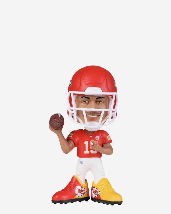 Patrick Mahomes Kansas City Chiefs Vinyl Showstomperz Bobblehead FOCO - FOCO.com