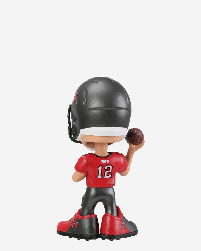 Tom Brady Tampa Bay Buccaneers Vinyl Showstomperz Bobblehead FOCO - FOCO.com