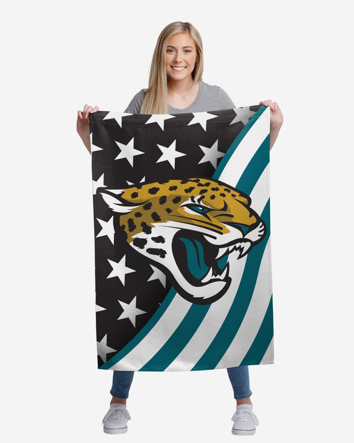 Jacksonville Jaguars Americana Vertical Flag FOCO - FOCO.com