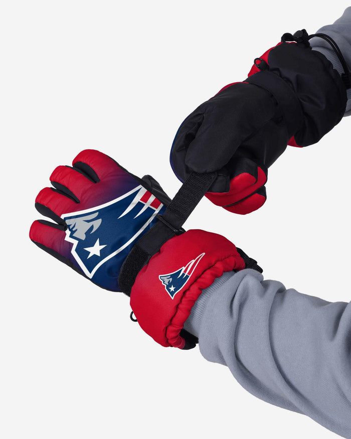 New England Patriots Gradient Big Logo Insulated Gloves FOCO - FOCO.com