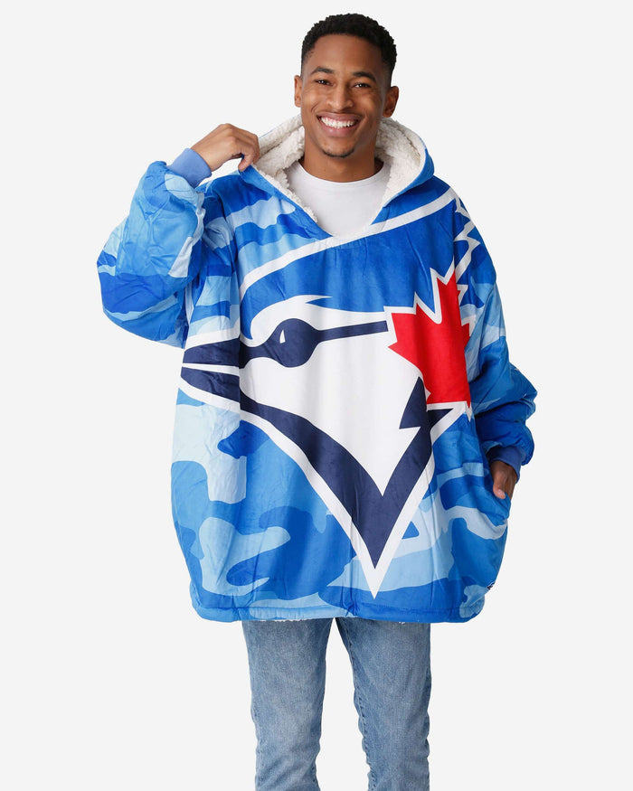 Toronto Blue Jays Reversible Team Color Camo Hoodeez FOCO - FOCO.com