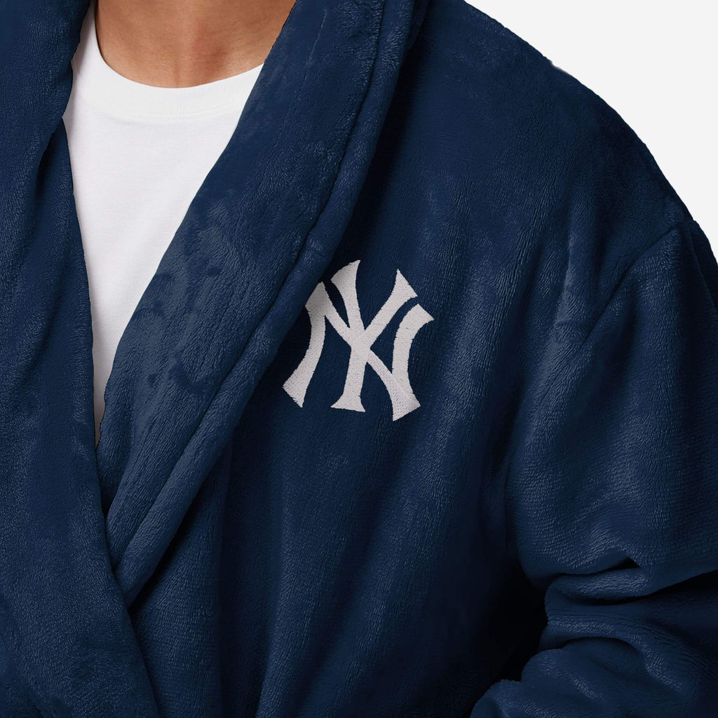 New York Yankees Lazy Day Team Robe FOCO