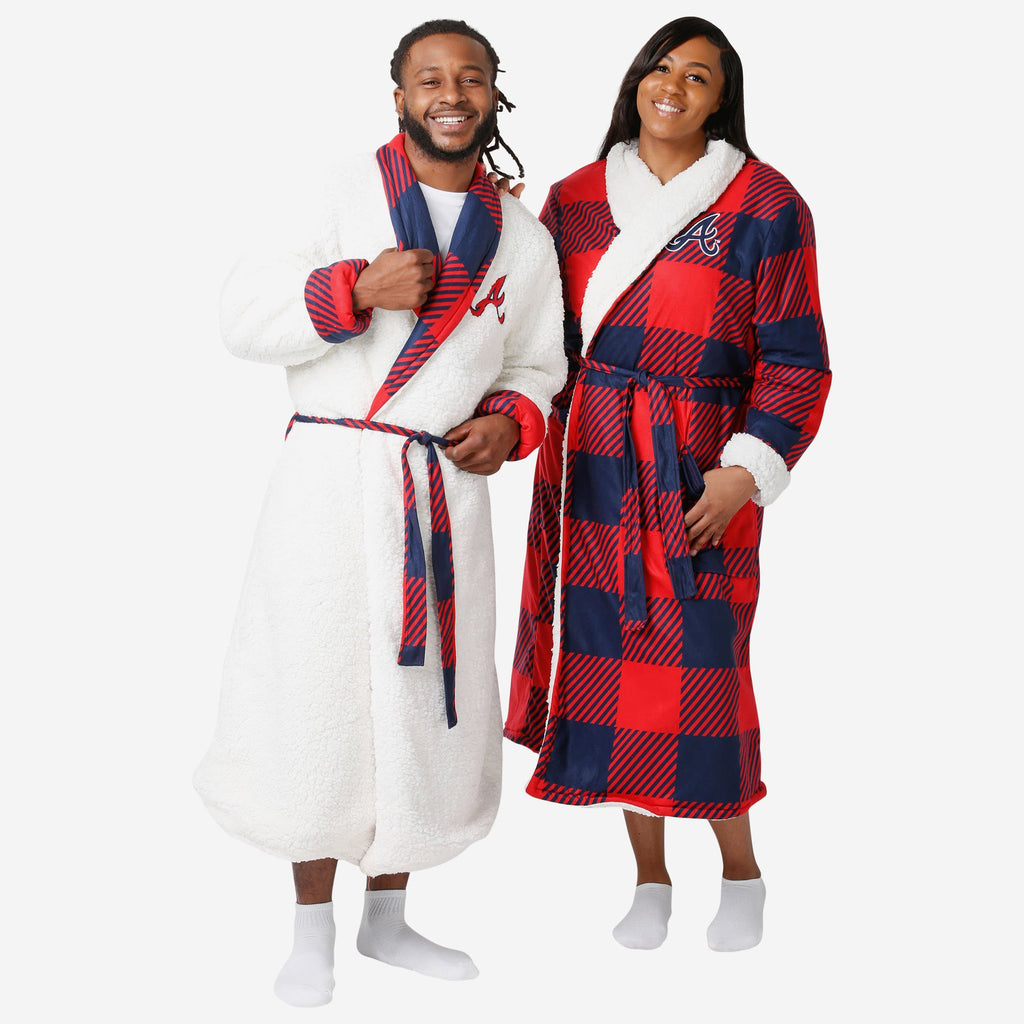 Atlanta Braves Lounge Life Reversible Robe FOCO S/M - FOCO.com