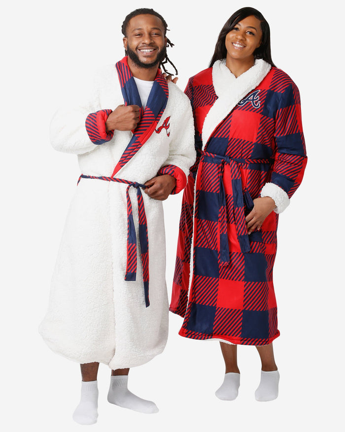 Atlanta Braves Lounge Life Reversible Robe FOCO S/M - FOCO.com