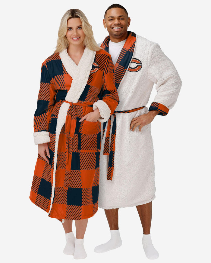 Chicago Bears Lounge Life Reversible Robe FOCO S/M - FOCO.com
