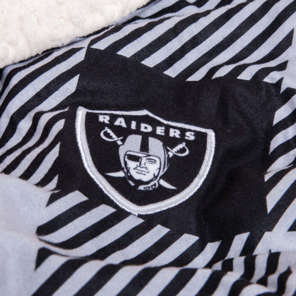 Las Vegas Raiders Lounge Life Reversible Robe FOCO