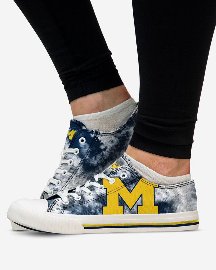 Michigan Wolverines Womens Low Top Tie-Dye Canvas Shoe FOCO - FOCO.com