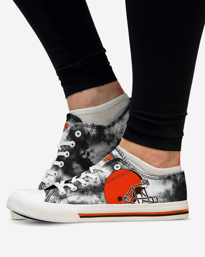 Cleveland Browns Womens Low Top Tie-Dye Canvas Shoe FOCO - FOCO.com