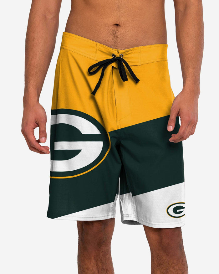 FOCO Green Bay Packers Color Dive Boardshorts, Mens Size: XL
